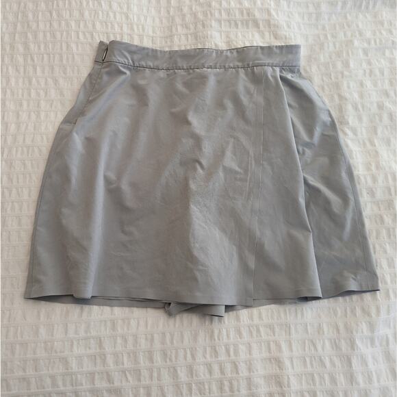Athletic Planner Skort in Light Grey | Size 6 - Picture 2 of 8